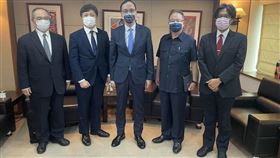 朱立倫會見「日華議員懇談會」與日本東京大學兩岸關係研究小組召集人松田康博訪團，重申國民黨「親美、友日、和陸」的中道理性政策路線。（圖／國民黨提供）