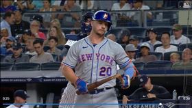 ▲阿隆索（Pete Alonso）揮空吞K怒折球棒。（圖／翻攝自MLB官網）