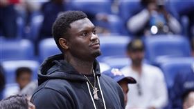 ▲威廉森（Zion Williamson）開幕戰強碰杜蘭特（Kevin Durant）。（圖／美聯社／達志影像）