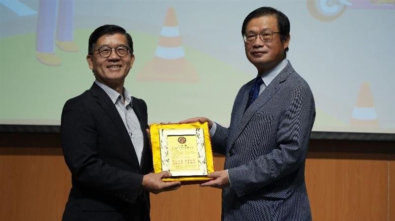 攜手推廣騎車上駕訓　安全不靠運！