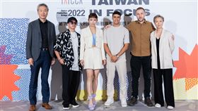 宋芸樺在《為了國家》中和沙伊恩布曼丁演情侶。（圖／文化內容策進院提供）