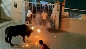 西班牙奔牛儀式，死亡意外。（圖／翻攝自GilCalder 推特）