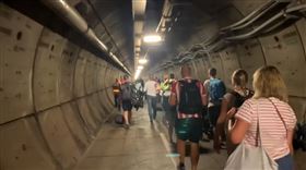 英法海底隧道，火車故障。（圖／翻攝自underemployed 推特）