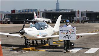 曾訪台！17歲少年駕機創最年輕紀錄