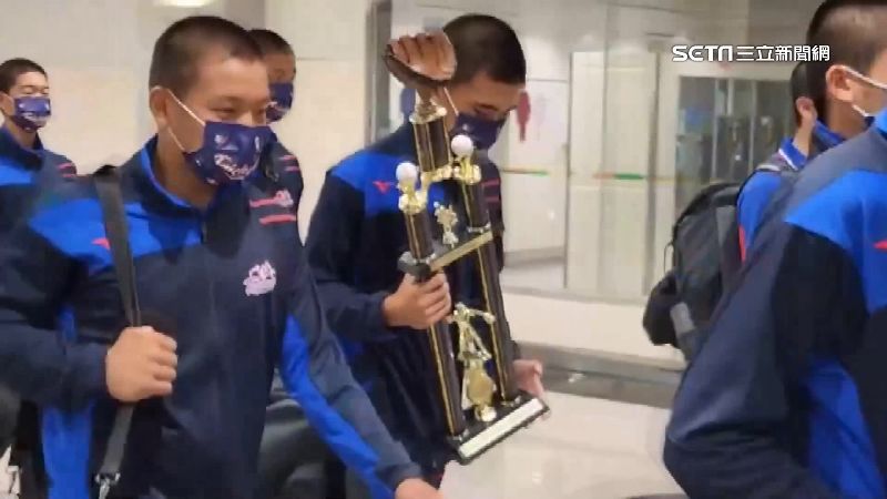 為國爭光！台中中山國中次青少棒奪冠