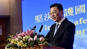 謝鋒出任中國副外長　此前為外交部駐港特派員中國外交部網站顯示，前駐港特派員謝鋒已正式出任副部長一職，美洲為他的分管業務之一。圖為謝鋒2020年5月於駐港特派員任內，就港區國安法立法一事，向外國駐港使團、商會及媒體發言。（中新社提供）中央社  109年2月19日