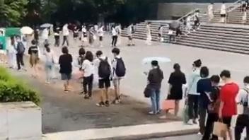 重慶圖書館擠滿人？真相曝：不是讀書