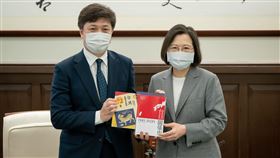 蔡英文總統今（25）日上午接見「日本東京大學『兩岸關係研究小組』松田康博教授訪問團」。（圖／總統府提供)