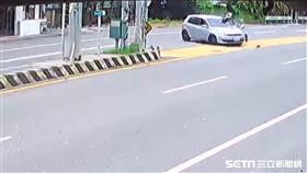 雲林林內台三線發生車禍，小客車迴轉，機車騎士撞上，傷重不治。（圖／翻攝畫面）