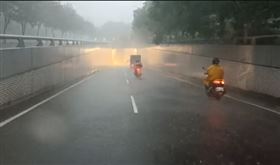 北市淹水警戒。