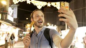 外國網紅開箱台灣夜生活（圖／文化總會提供）