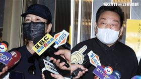  余苑綺靈堂張秀卿、林義芳。（圖／記者邱榮吉攝影）