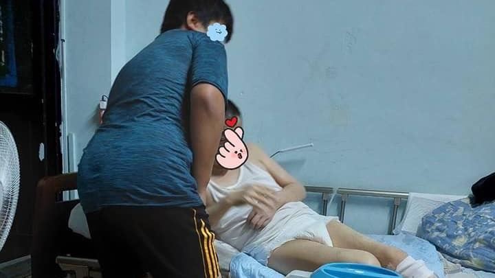 照顧中風截肢全盲父　男童心願惹鼻酸