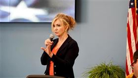 美國參議員布蕾波恩25日晚間抵台訪問，她來台前造訪斐濟、索羅門群島、巴布亞紐幾內亞等3個南太島國。（圖取自facebook.com/marshablackburn）