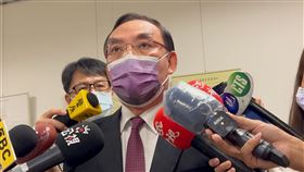 蔡清祥：現階段無死刑犯達批准執行死刑規定台南殺警案造成2警員殉職，引發各界討論死刑執行進度；法務部長蔡清祥（中）24日表示，目前38名死刑犯皆聲請憲法審查或再審與非常上訴，因此現階段沒有死刑犯達到批准執行死刑的規定。中央社記者蕭博文攝  111年8月24日