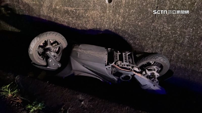 半夜騎車衝南橫　太暗看嘸路摔山溝