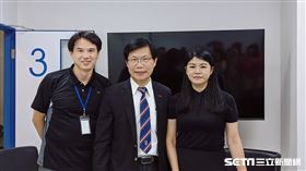 從右至左為精確董事長胡白莎、敏實科大校長曾信超、精確財務長程清安（圖／記者戴玉翔攝影）