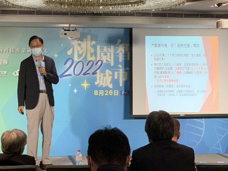 張善政26日出席2022桃園智慧醫療城市論壇,分享智慧醫療城市願景,與現場產學研先進相互交流。(圖/中央社)