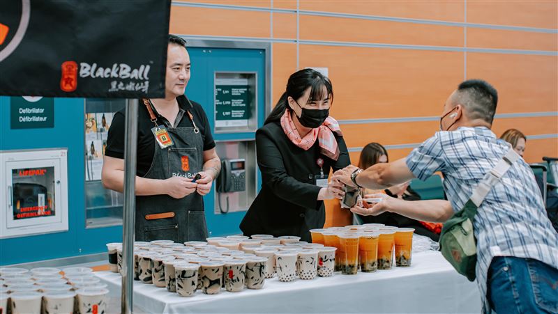 台灣之光！「黑丸嫩仙草」前進溫哥華