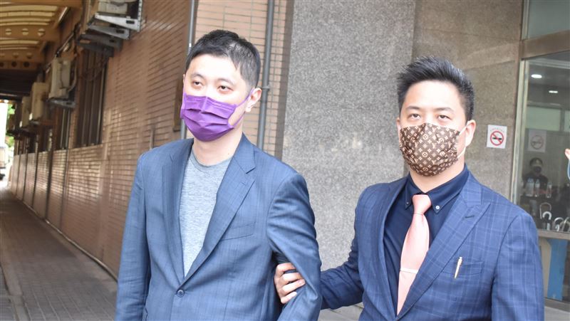 到哪都被認出！林秉樞出庭吐2字快閃