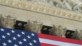 美股道瓊大跌643點  兩個多月來最慘美國股市22日大跌，道瓊工業指數重挫643點，標準普爾500指數跌逾2%，創兩個多月來最糟表現。圖為紐約證券交易所外觀。中央社記者尹俊傑紐約攝  111年8月23日