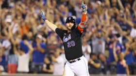 ▲阿隆索（Pete Alonso）敲出再見安打。（圖／翻攝自大都會推特）