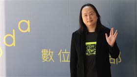 唐鳳出席數位發展部揭牌暨部長布達典禮數位發展部27日上午舉行揭牌暨部長布達典禮，首任部長唐鳳（圖）表示，因應數位部未來持續成長的業務，預計年底將成立「行政法人國家資通安全研究院」。中央社記者趙世勳攝  111年8月27日