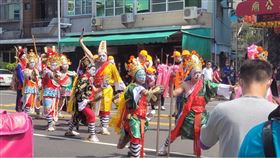 ▲嘉義夜巡由駕前范謝將軍與家將走陣，驅趕滯留人間未歸的好兄弟。（圖／寶島神很大）