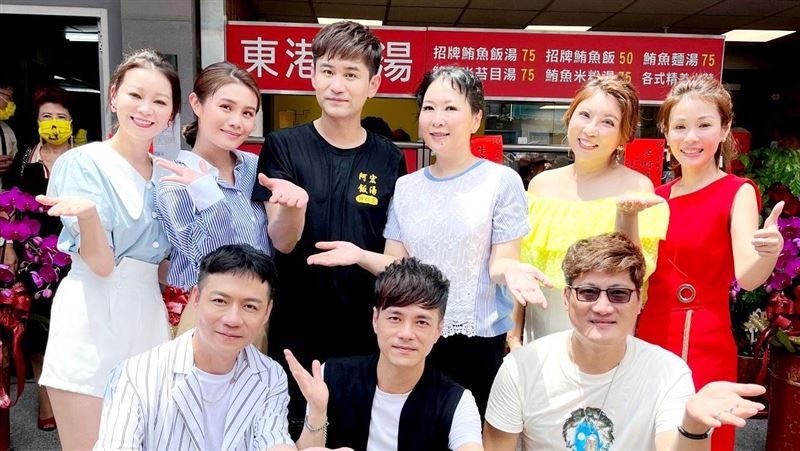 台南小吃店開幕擠滿人　金曲歌后現身
