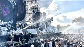  S2O潑水音樂祭現場人潮湧現。（圖／記者蕭翰弦攝影）