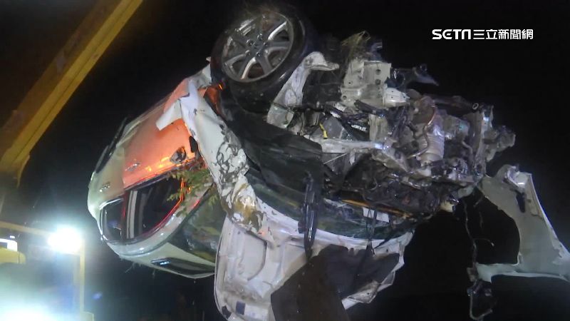 國道轎車疑打滑撞護欄　超載釀6人傷