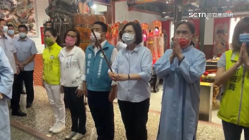 總統贈匾宮廟　宮廟主委口誤謝錯人