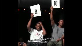 ▲快艇球星雷納德（Kawhi Leonard）受邀擔任灌籃大賽評審，但過程中卻沒有一絲興奮，再精采的灌籃在雷納德這邊最多都只能拿到9分。（圖／翻攝自Bleacher Report推特）