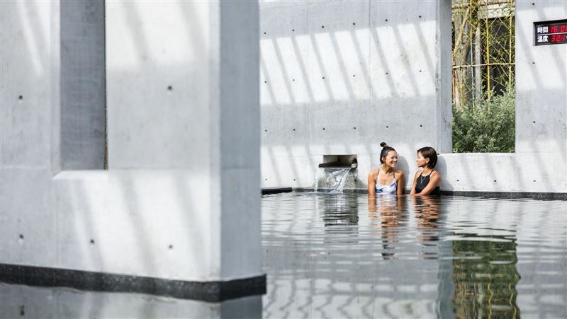 台東新景點！清水模中的溫泉美人湯