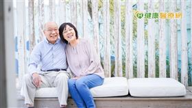 以中醫的理論，消化系統屬於中焦，也會影響到上焦的呼吸系統，以及下焦的腎、膀胱泌尿系統，年長者該如何好好照顧消化系統？