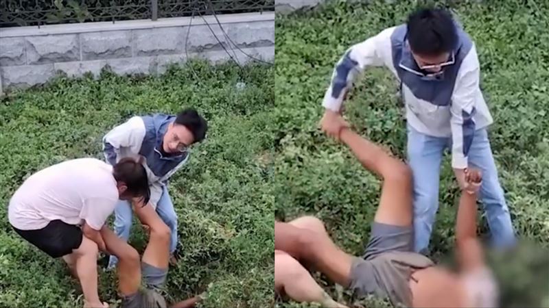 草叢突現「一雙腿」！路人見狀嚇慘