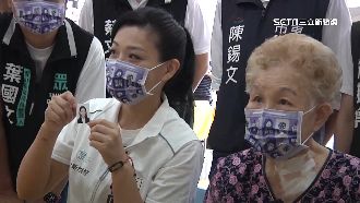 柯媽陪同　高虹安搶頭香登記竹市參選