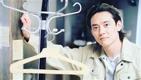 《極道鮮師》石垣佑磨宣布閃婚，對方是小14歲美女主播森真奈美。（圖／翻攝自石垣佑磨 IG）