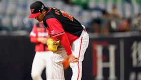 王維中僅投3局就退場。（圖／味全龍提供）