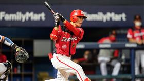 味全龍李凱威敲出超前比分安打。（圖／味全龍提供）