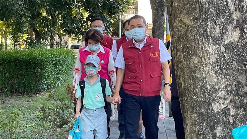 開學了！新北警總動員　守護學童交安