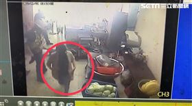 南港葉姓OL遭陳姓前男友追砍，前護理師OL協助急救。（圖／翻攝畫面）