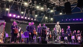 多倫多台灣文化節開幕音樂會多倫多台灣文化節開幕音樂會，由加拿大台裔指揮家謝建得率領加拿大台灣文化節樂團演出。中央社記者胡玉立多倫多攝  111年8月30日