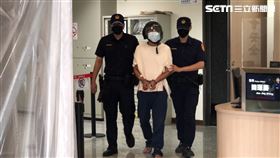 南港40歲陳姓前男友砍殺29歲葉姓前女友，派出所詢問後送往南港分局偵查隊。（圖／記者李依璇攝影）
