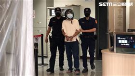 南港40歲陳姓前男友砍殺29歲葉姓前女友，派出所詢問後送往南港分局偵查隊。（圖／記者李依璇攝影）