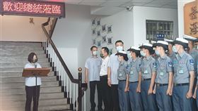 蔡英文總統今（30）日赴澎湖「澎防部防空連」、「空軍第七雷達中隊」、「海軍146艦隊」進行秋節勗勉，並且贈加菜金。（圖／記者盧素梅攝影)