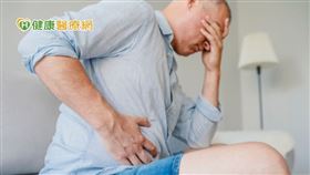 若發現自己有搏動性腫塊、莫名腹部不適、長期消化不良等問題，就需及早尋求專業醫師診斷。
