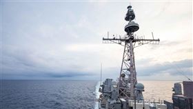 美國國家安全顧問蘇利文將從31日起在夏威夷會見日韓官員，討論防衛印太地區的聯盟關係。圖為28日美軍兩艘提康德羅加級導向飛彈巡洋艦循往例通過台灣海峽。（圖／翻攝自twitter.com/US7thFleet）
