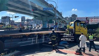 聯結車右轉擦撞機車　泰山騎士遭輾斃