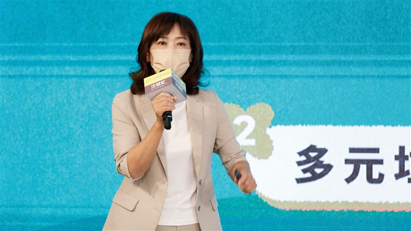 張善政涉抄襲這人躲起來　她怒：雙標